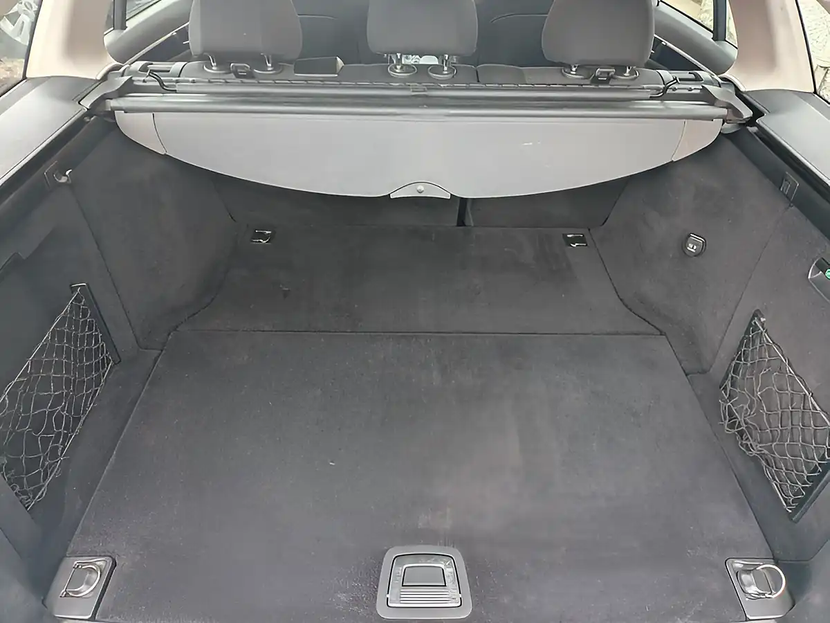 Used 2009 Mercedes-Benz C Class Se Silver - Interior and Exterior details 16