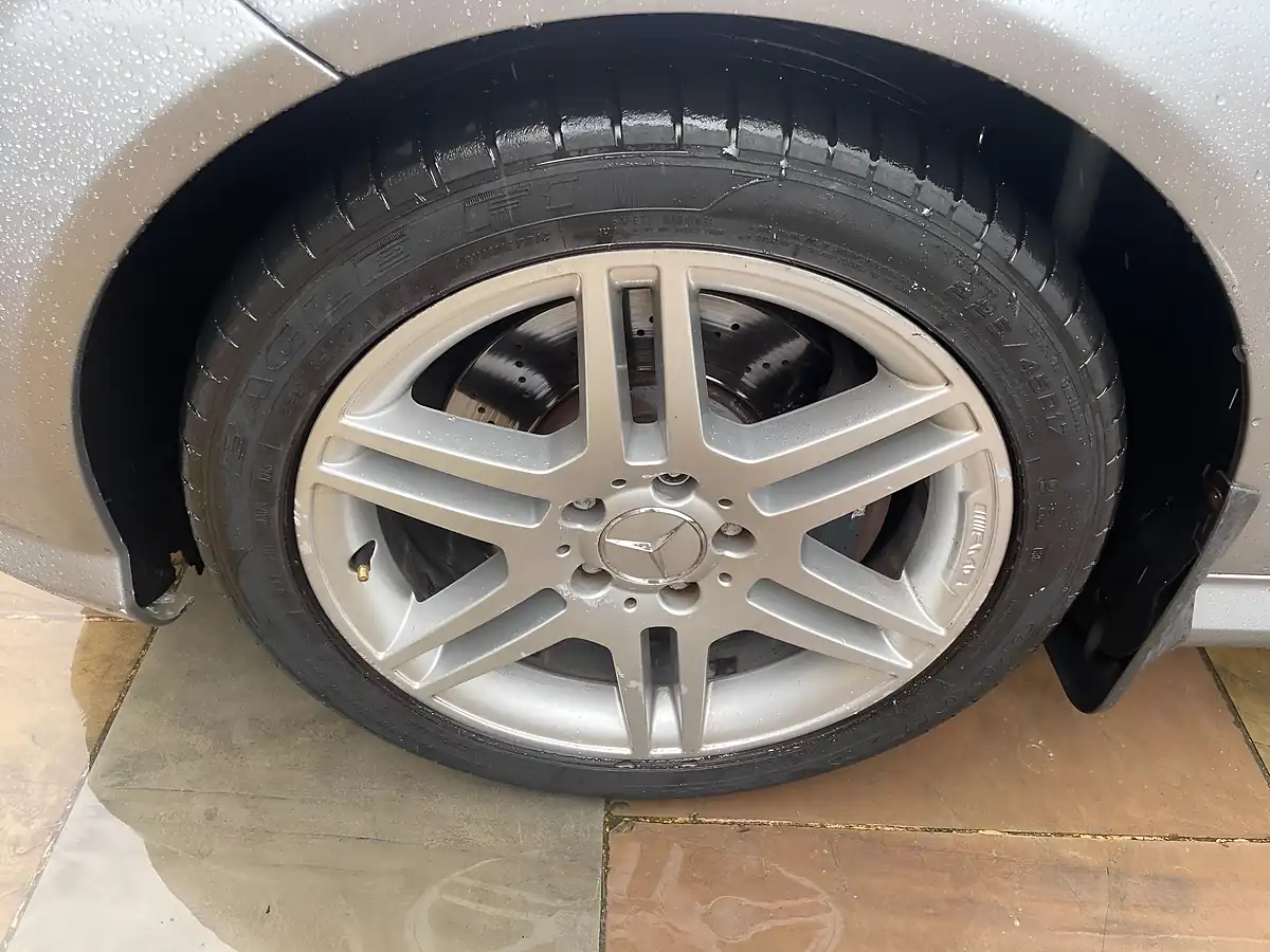 Used 2009 Mercedes-Benz C Class Sport Grey - Interior and Exterior details 11