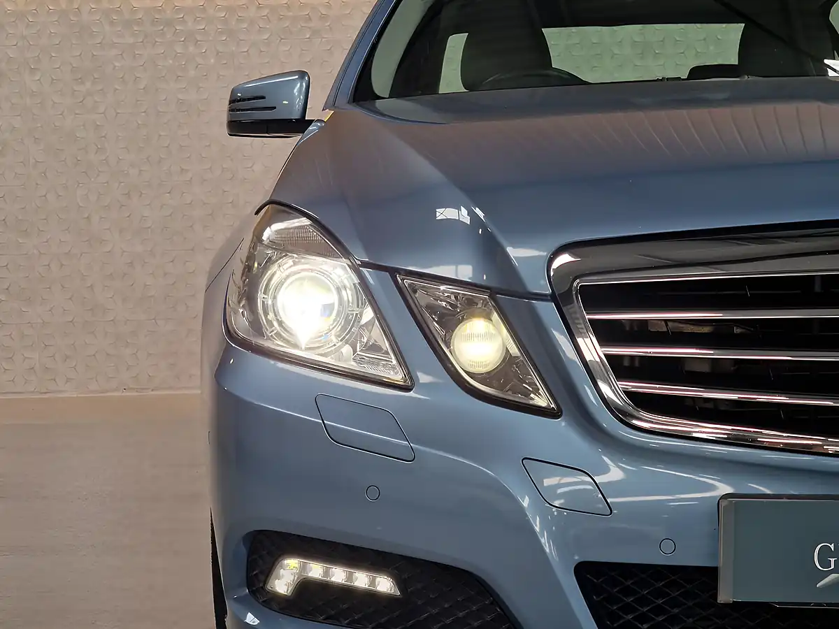 Used 2009 Mercedes-Benz E-Class Avantgarde Indigolite Blue - Interior and Exterior details 11