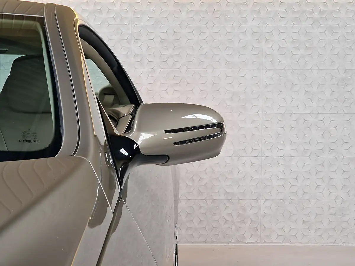 Used 2009 Mercedes-Benz E-Class Se Sanidine Beige Metallic - Interior and Exterior details 13