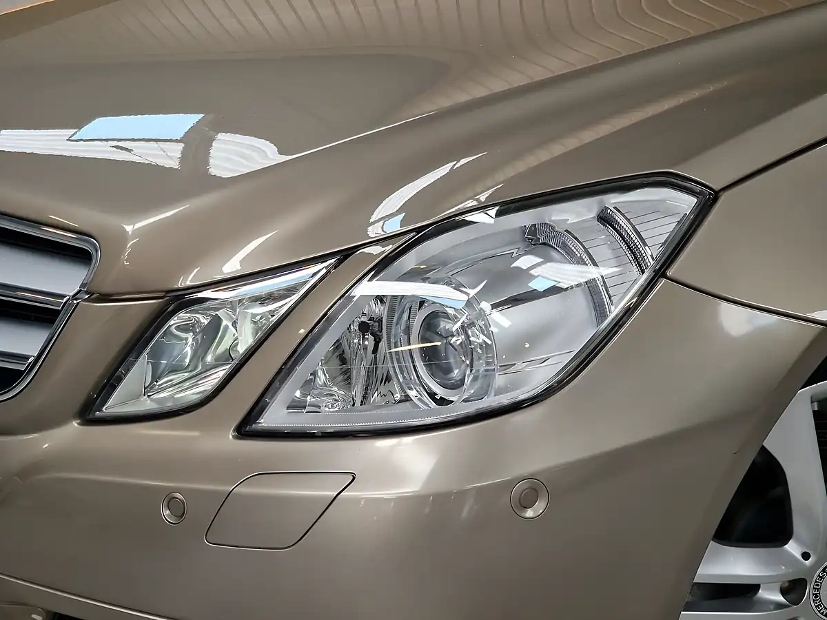 Used 2009 Mercedes-Benz E-Class Se Sanidine Beige Metallic - Interior and Exterior details 14
