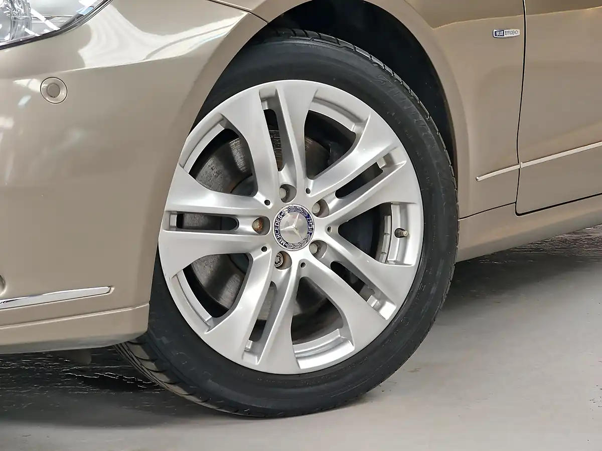 Used 2009 Mercedes-Benz E-Class Se Sanidine Beige Metallic - Interior and Exterior details 16