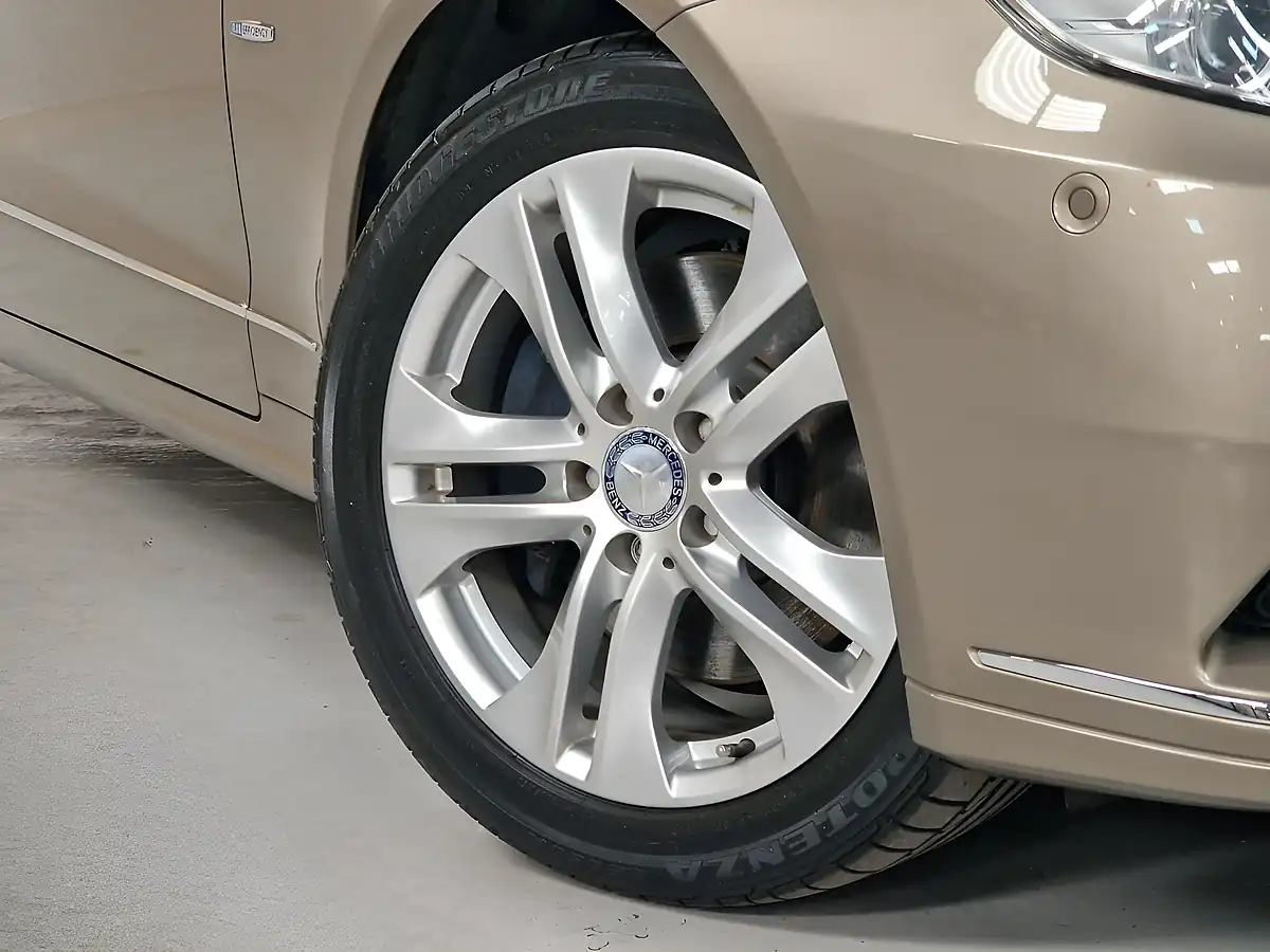 Used 2009 Mercedes-Benz E-Class Se Sanidine Beige Metallic - Interior and Exterior details 18