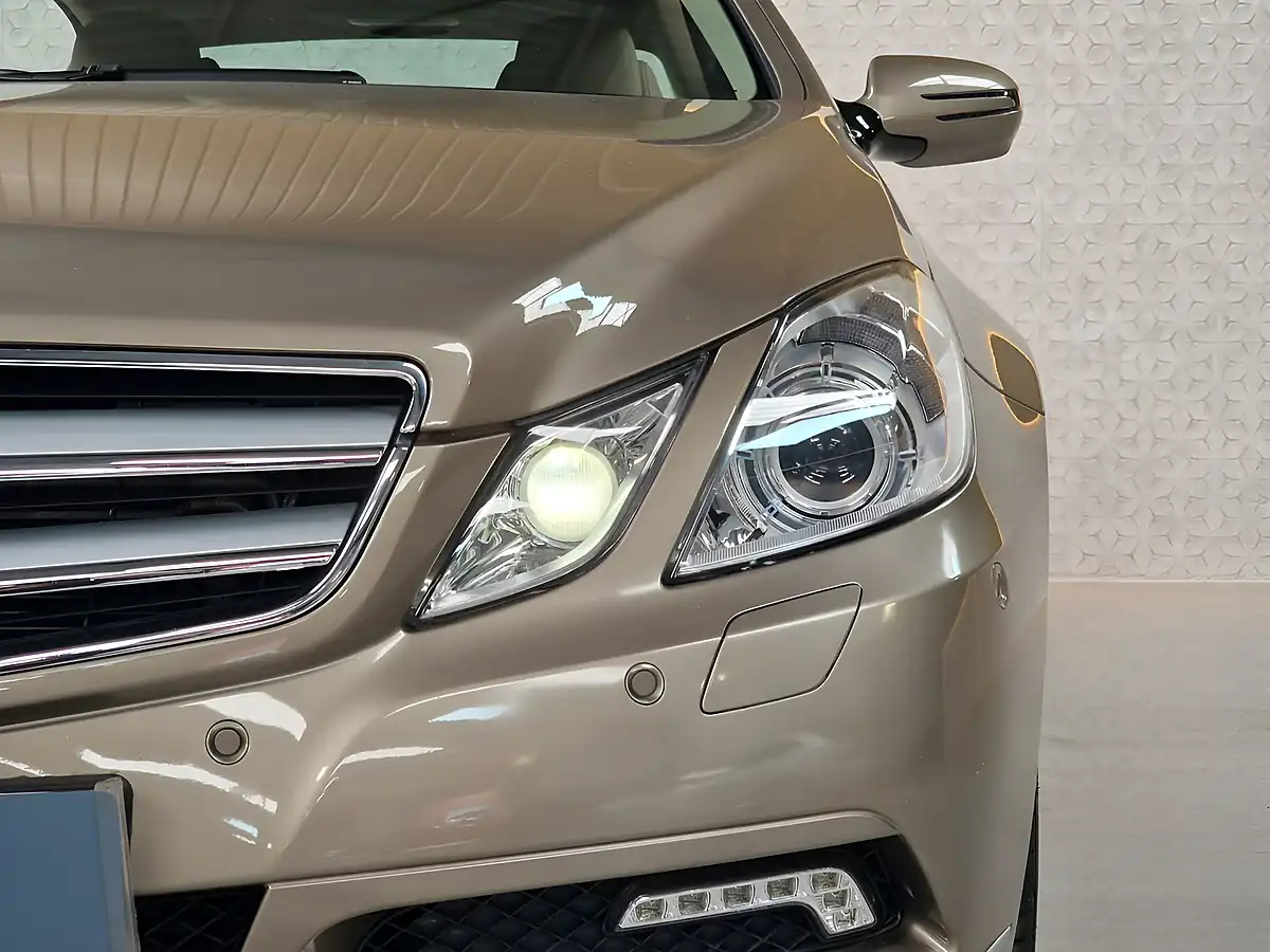 Used 2009 Mercedes-Benz E-Class Se Sanidine Beige Metallic - Interior and Exterior details 8