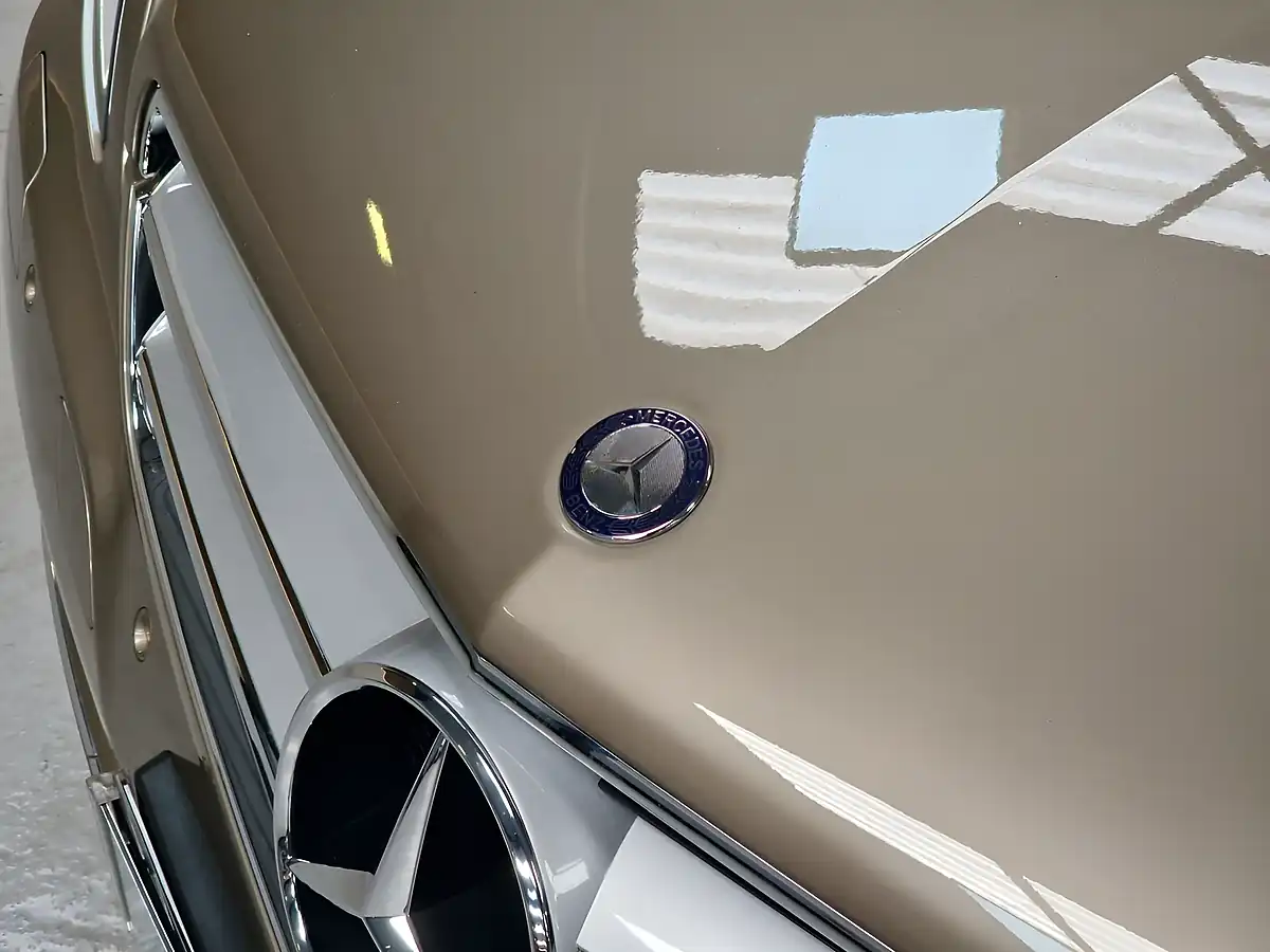 Used 2009 Mercedes-Benz E-Class Se Sanidine Beige Metallic - Interior and Exterior details 9