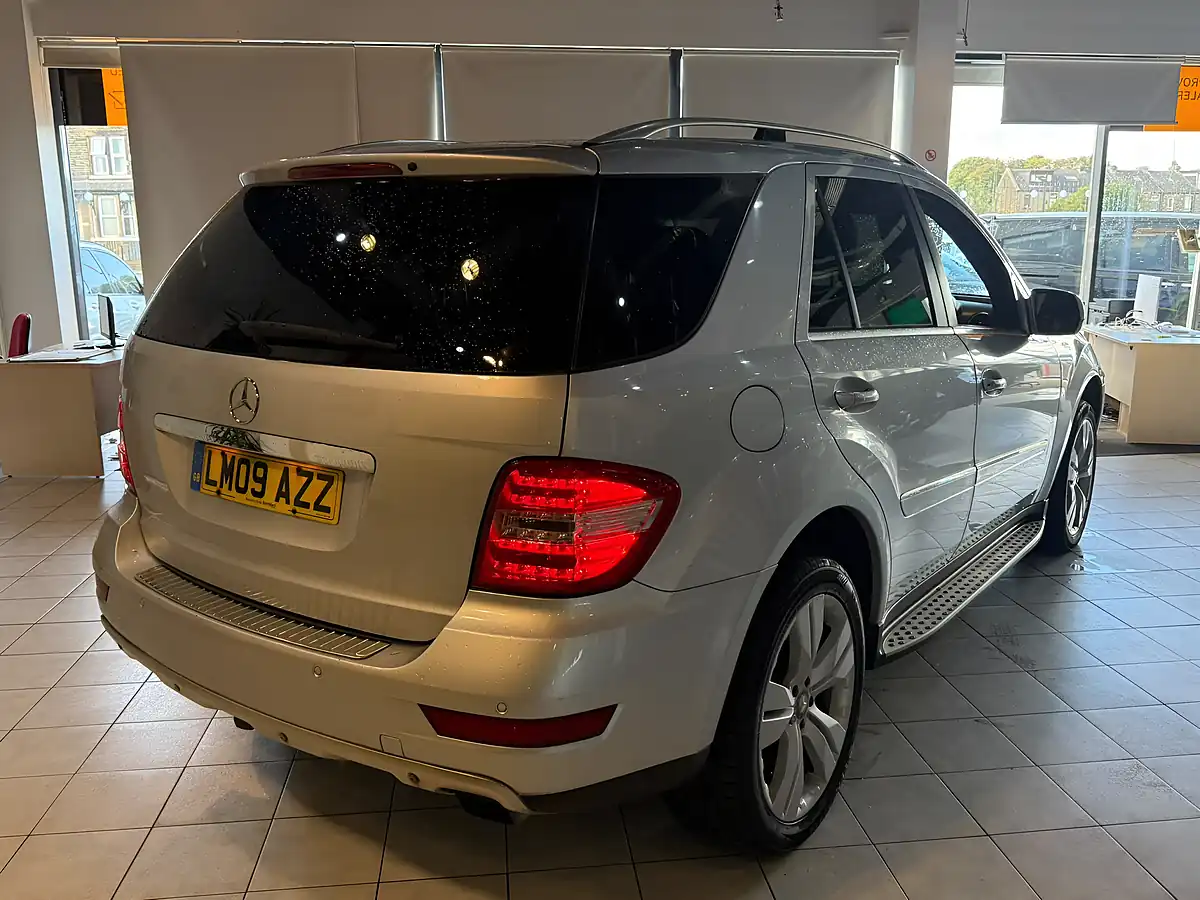 Used 2009 Mercedes-Benz M Class Sport Silver - Interior and Exterior details 10