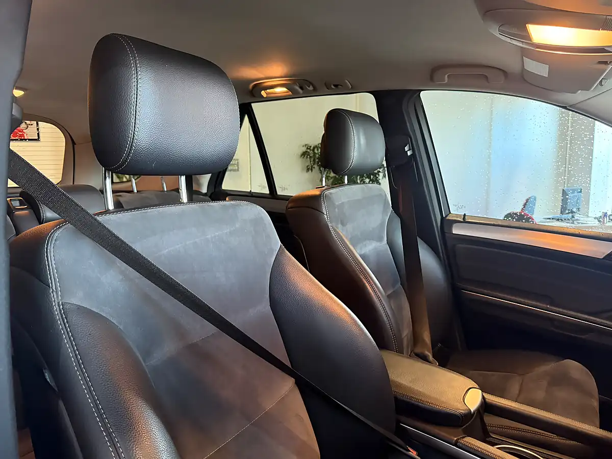 Used 2009 Mercedes-Benz M Class Sport Silver - Interior and Exterior details 12