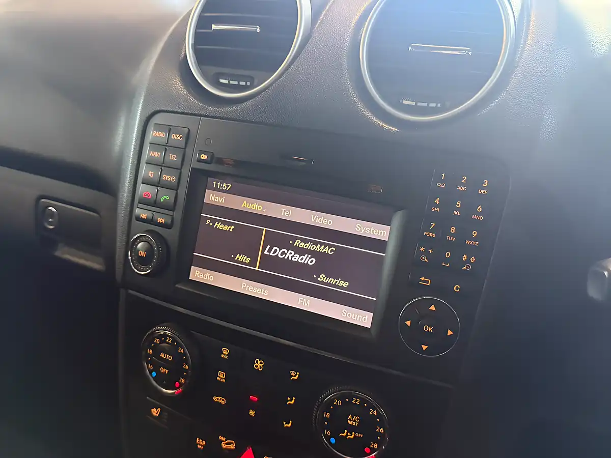 Used 2009 Mercedes-Benz M Class Sport Silver - Interior and Exterior details 15