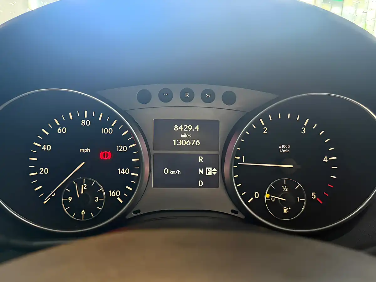 Used 2009 Mercedes-Benz M Class Sport Silver - Interior and Exterior details 19