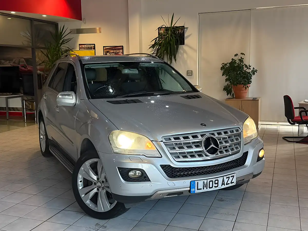 Used 2009 Mercedes-Benz M Class Sport Silver - Interior and Exterior details 3