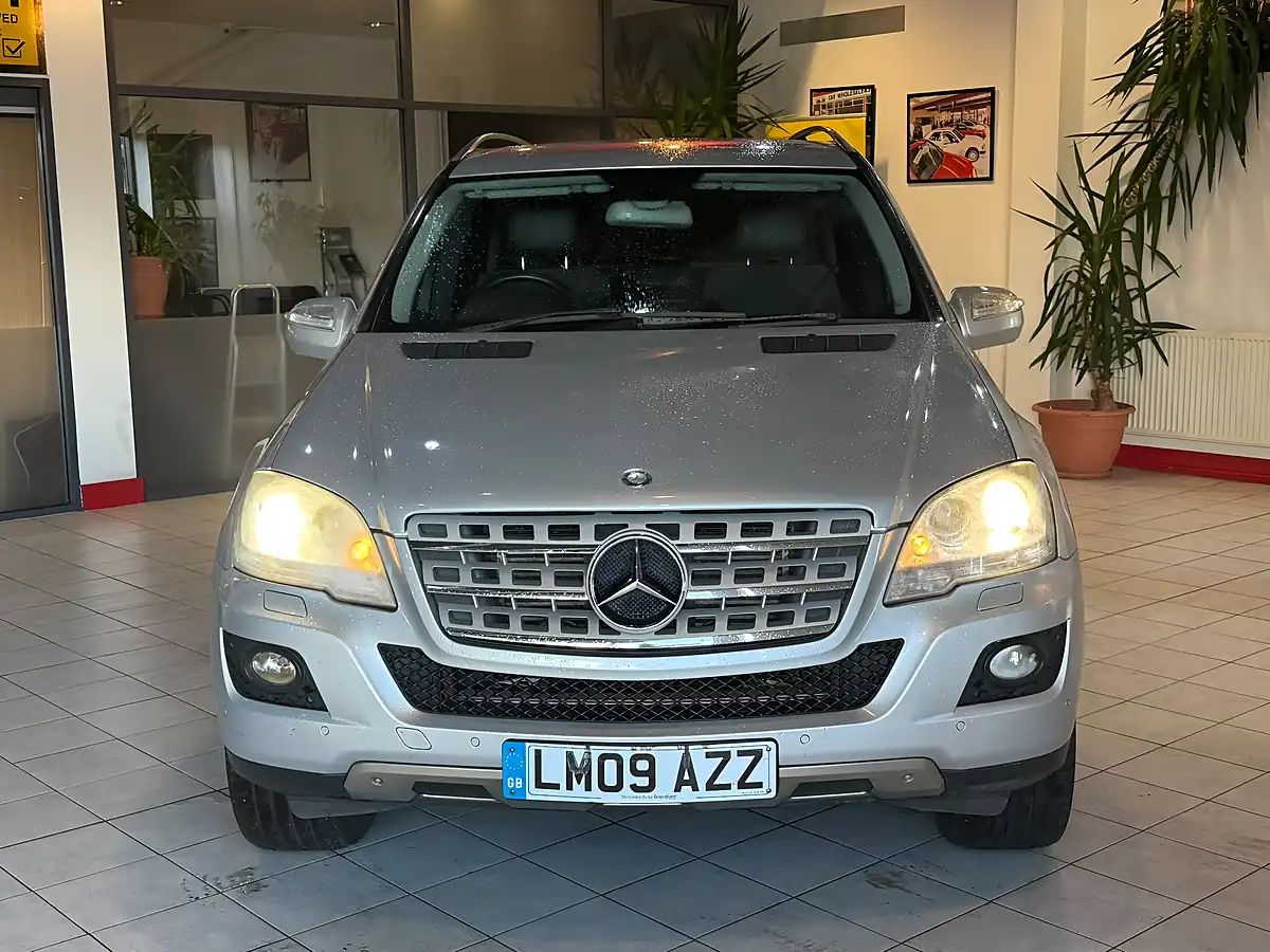 Used 2009 Mercedes-Benz M Class Sport Silver - Interior and Exterior details 4