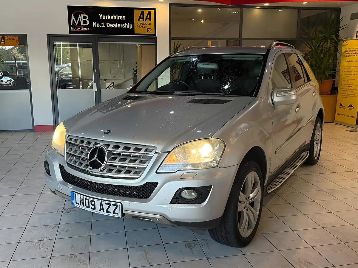 Used 2009 Mercedes-Benz M Class Sport Silver - Interior and Exterior details 5