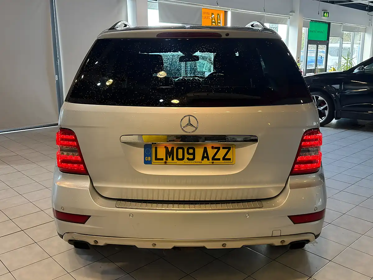 Used 2009 Mercedes-Benz M Class Sport Silver - Interior and Exterior details 8
