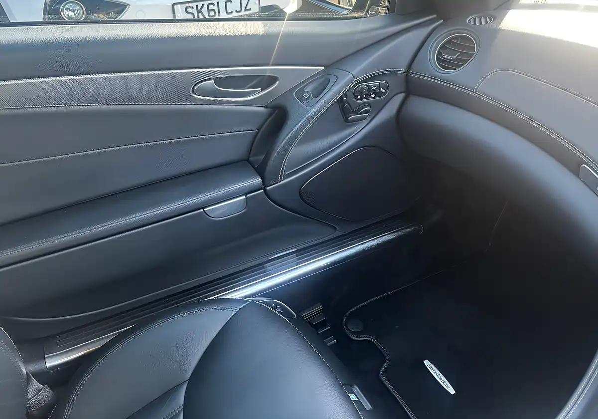 Used 2009 Mercedes-Benz Sl Convertible Black - Interior and Exterior details 14