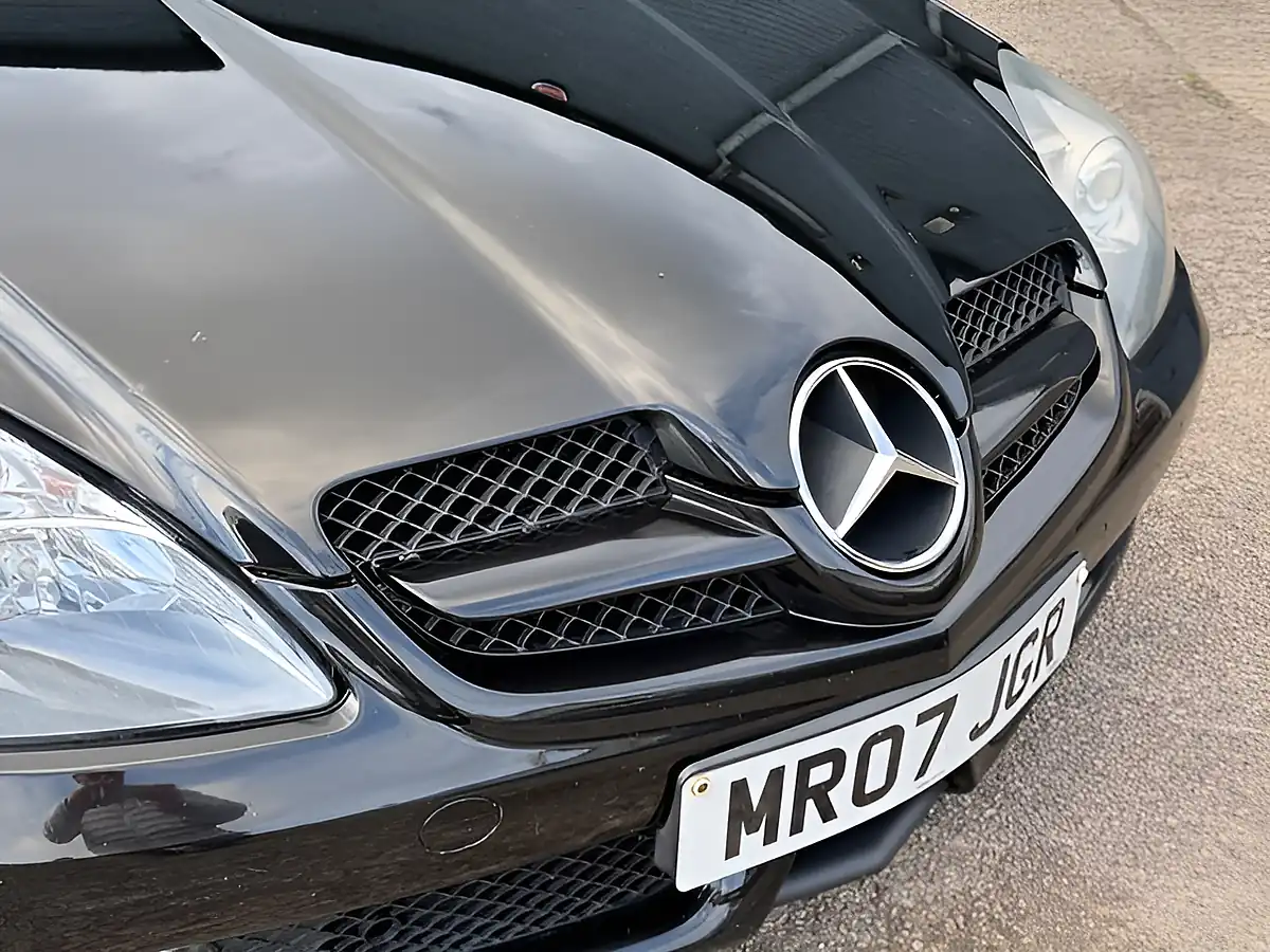 Used 2009 Mercedes-Benz Slk 200 Black - Interior and Exterior details 11