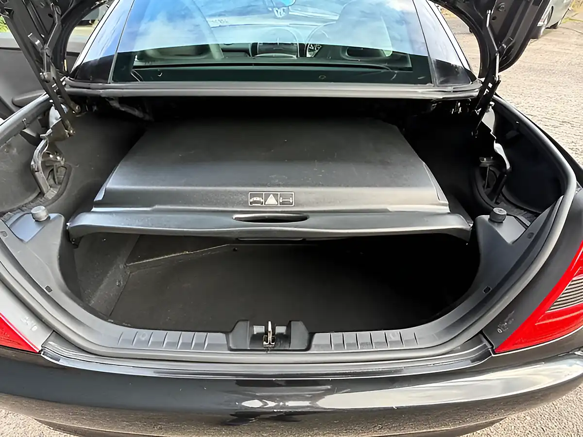 Used 2009 Mercedes-Benz Slk 200 Black - Interior and Exterior details 4