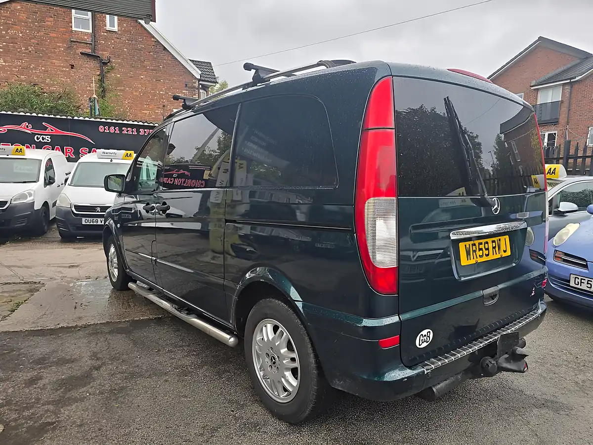 Used 2009 Mercedes-Benz Vito Compact Panel Van Green - Interior and Exterior details 11