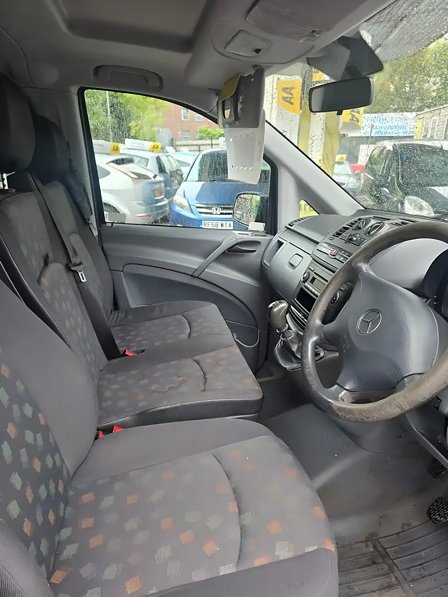 Used 2009 Mercedes-Benz Vito Compact Panel Van Green - Interior and Exterior details 12