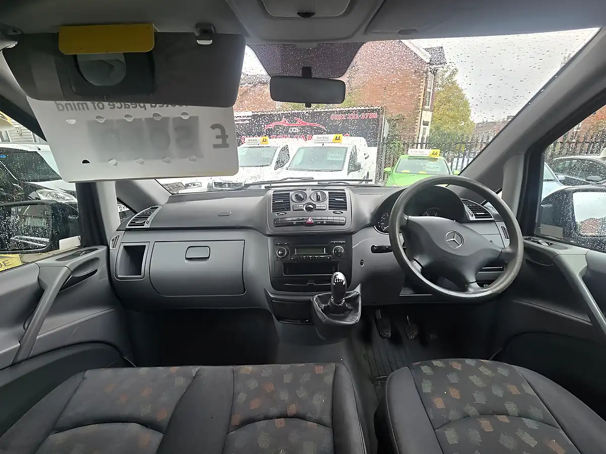 Used 2009 Mercedes-Benz Vito Compact Panel Van Green - Interior and Exterior details 13