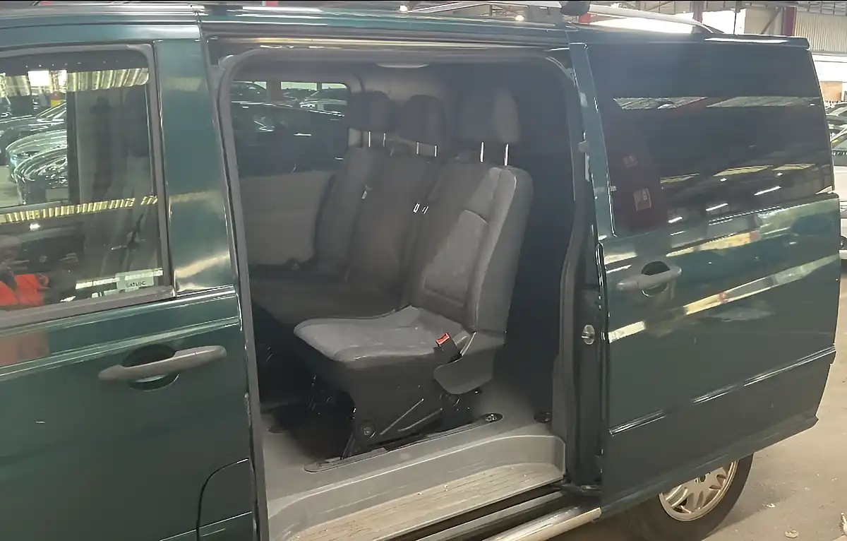 Used 2009 Mercedes-Benz Vito Compact Panel Van Green - Interior and Exterior details 17