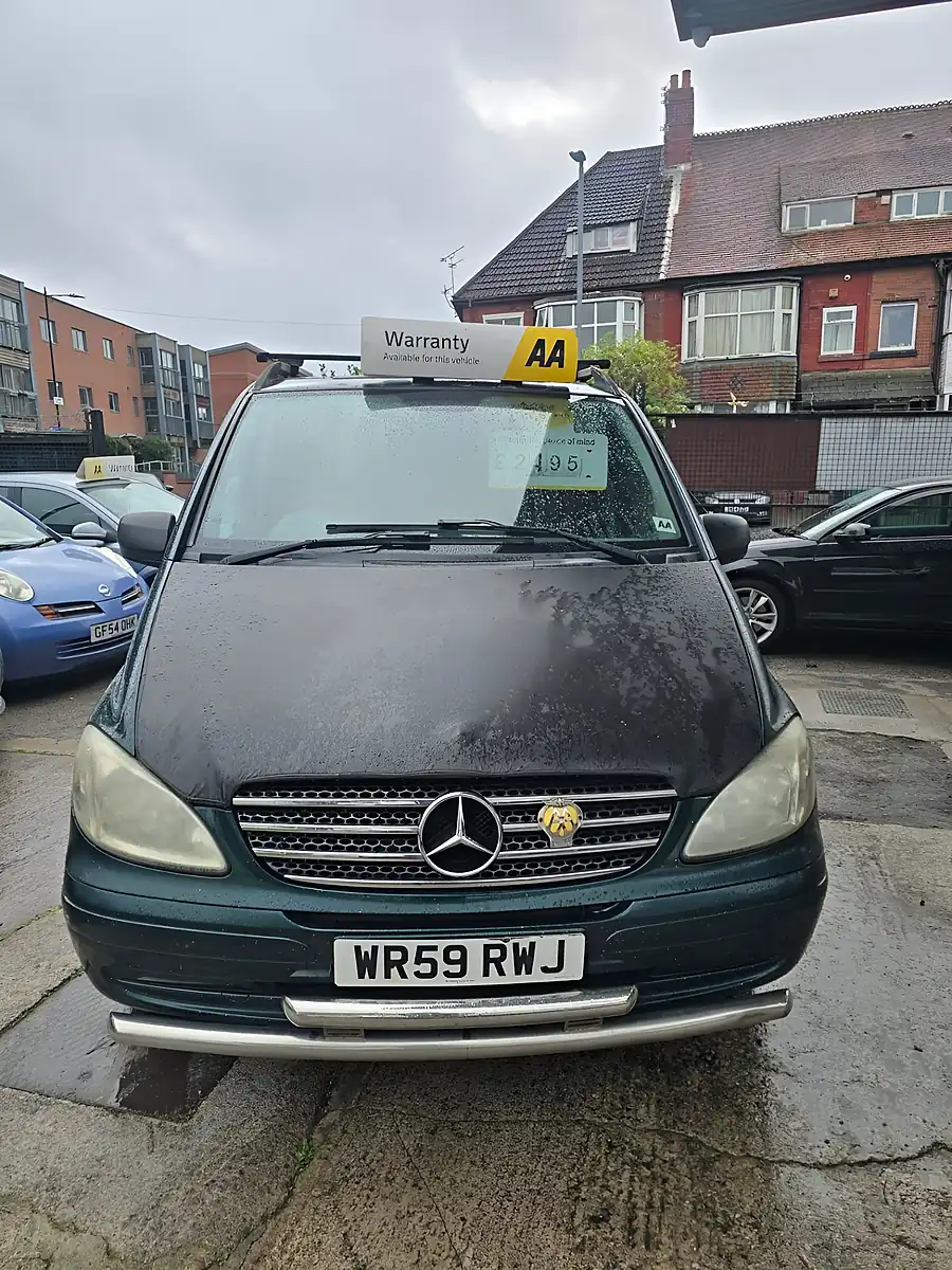 Used 2009 Mercedes-Benz Vito Compact Panel Van Green - Interior and Exterior details 4