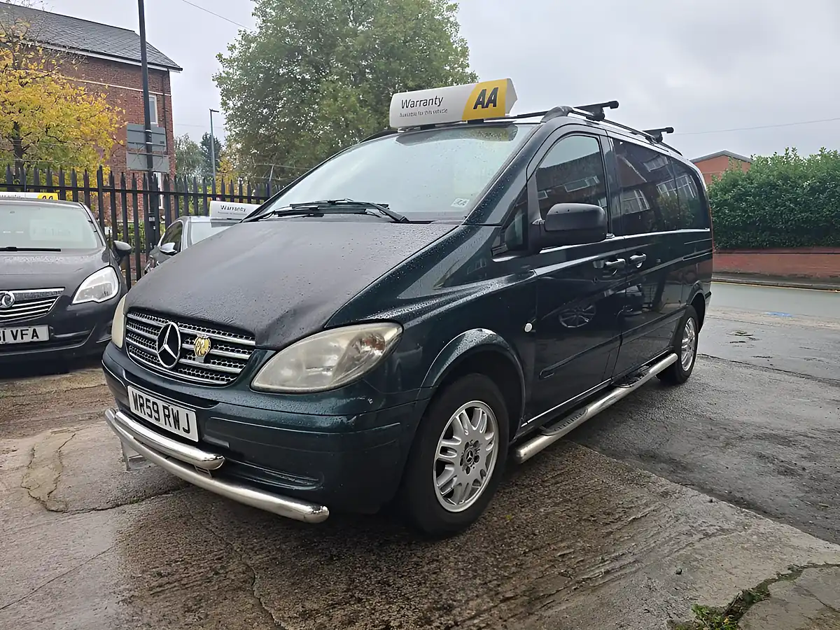 Used 2009 Mercedes-Benz Vito Compact Panel Van Green - Interior and Exterior details 6