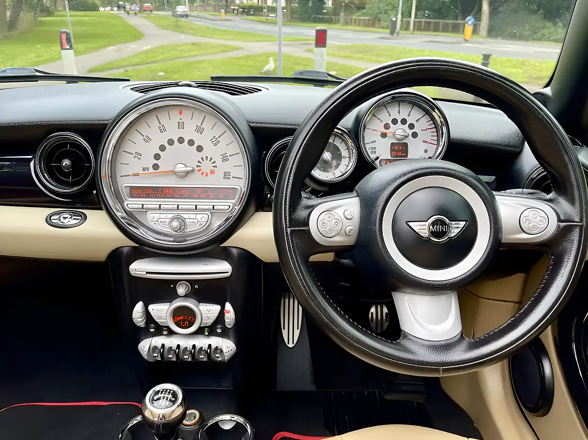 Used 2009 MINI Convertible Cooper S Black - Interior and Exterior details 16