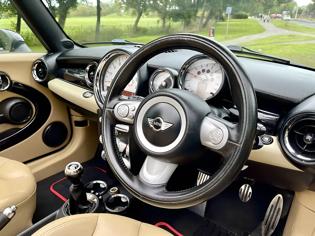 Used 2009 MINI Convertible Cooper S Black - Interior and Exterior details 18