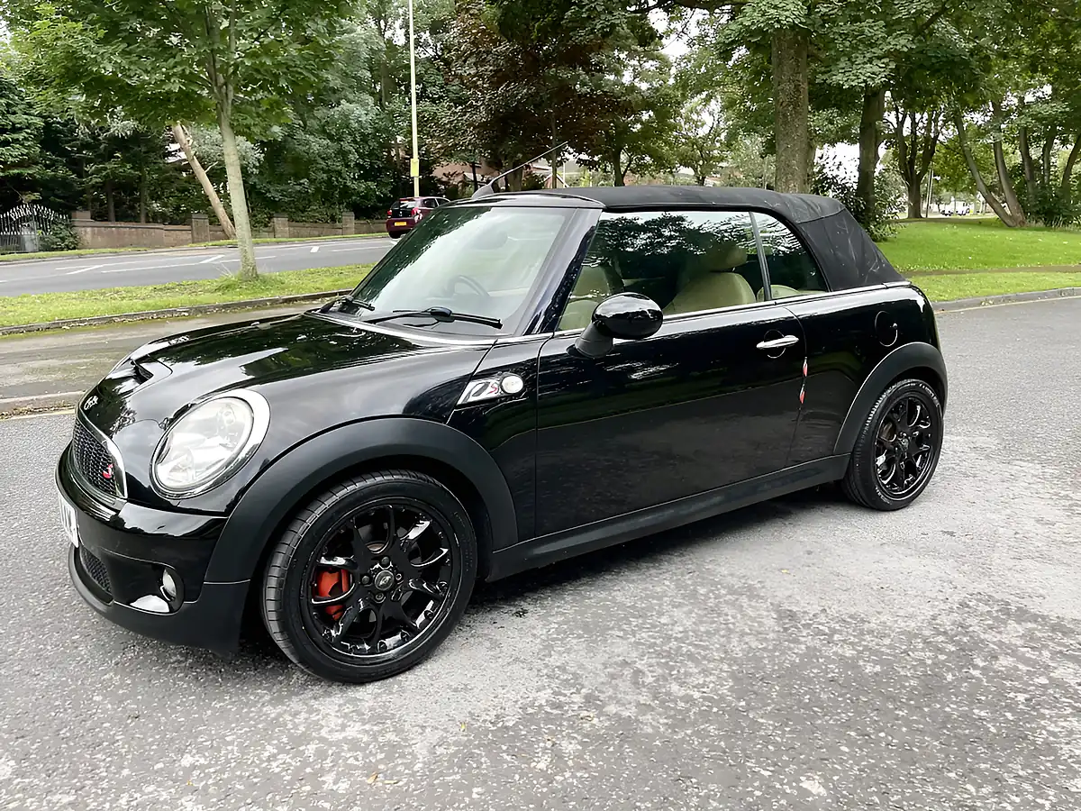 Used 2009 MINI Convertible Cooper S Black - Interior and Exterior details 7