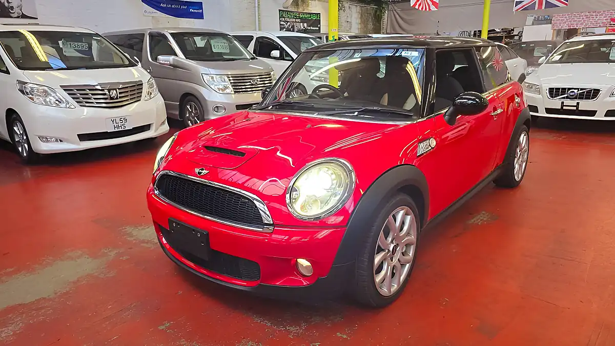 Used 2009 MINI Cooper Cooper S Red - Front View