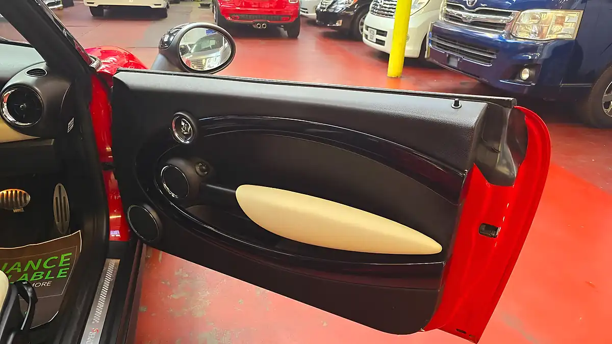 Used 2009 MINI Cooper Cooper S Red - Interior and Exterior details 14