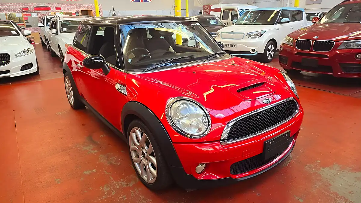 Used 2009 MINI Cooper Cooper S Red - Interior and Exterior details 16
