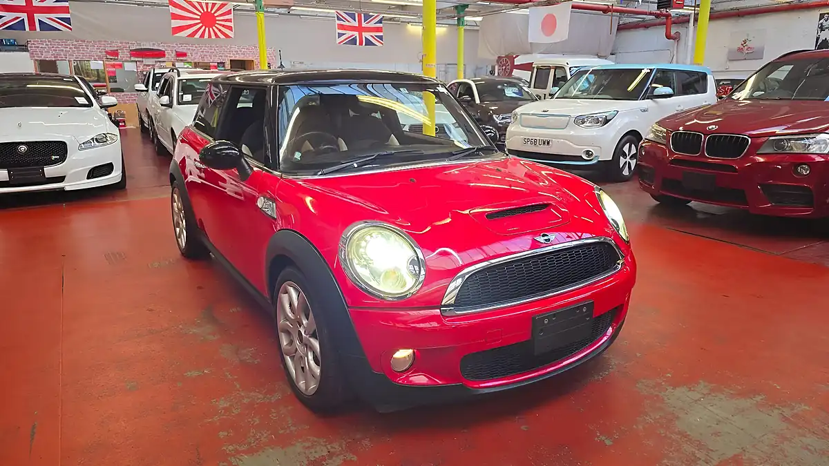Used 2009 MINI Cooper Cooper S Red - Interior and Exterior details 3
