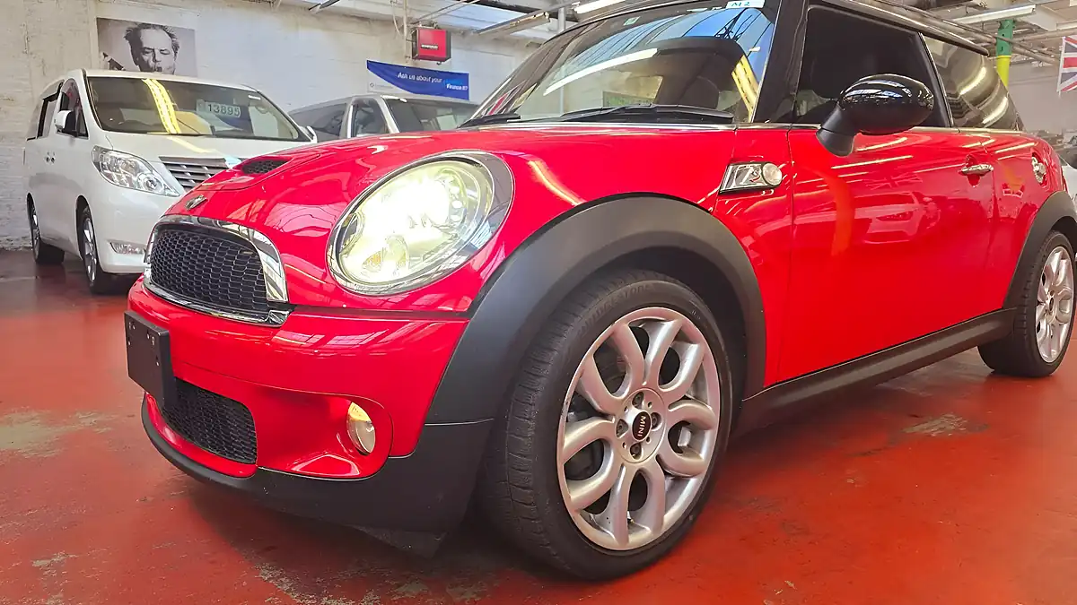 Used 2009 MINI Cooper Cooper S Red - Interior and Exterior details 4