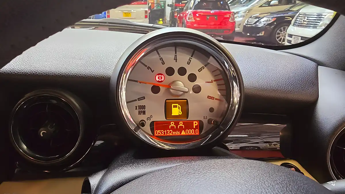 Used 2009 MINI Cooper Cooper S Red - Interior and Exterior details 9