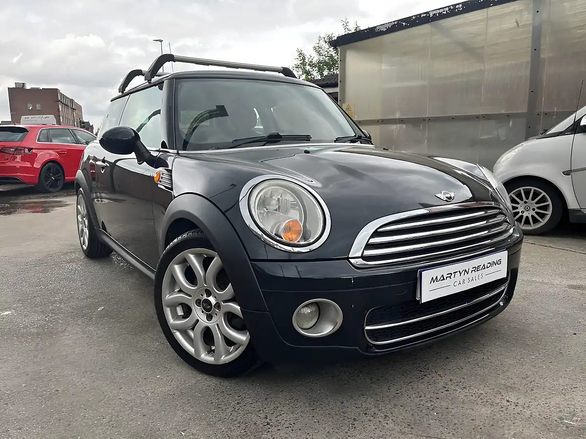 Used 2009 MINI Hatch Cooper Black - Front View