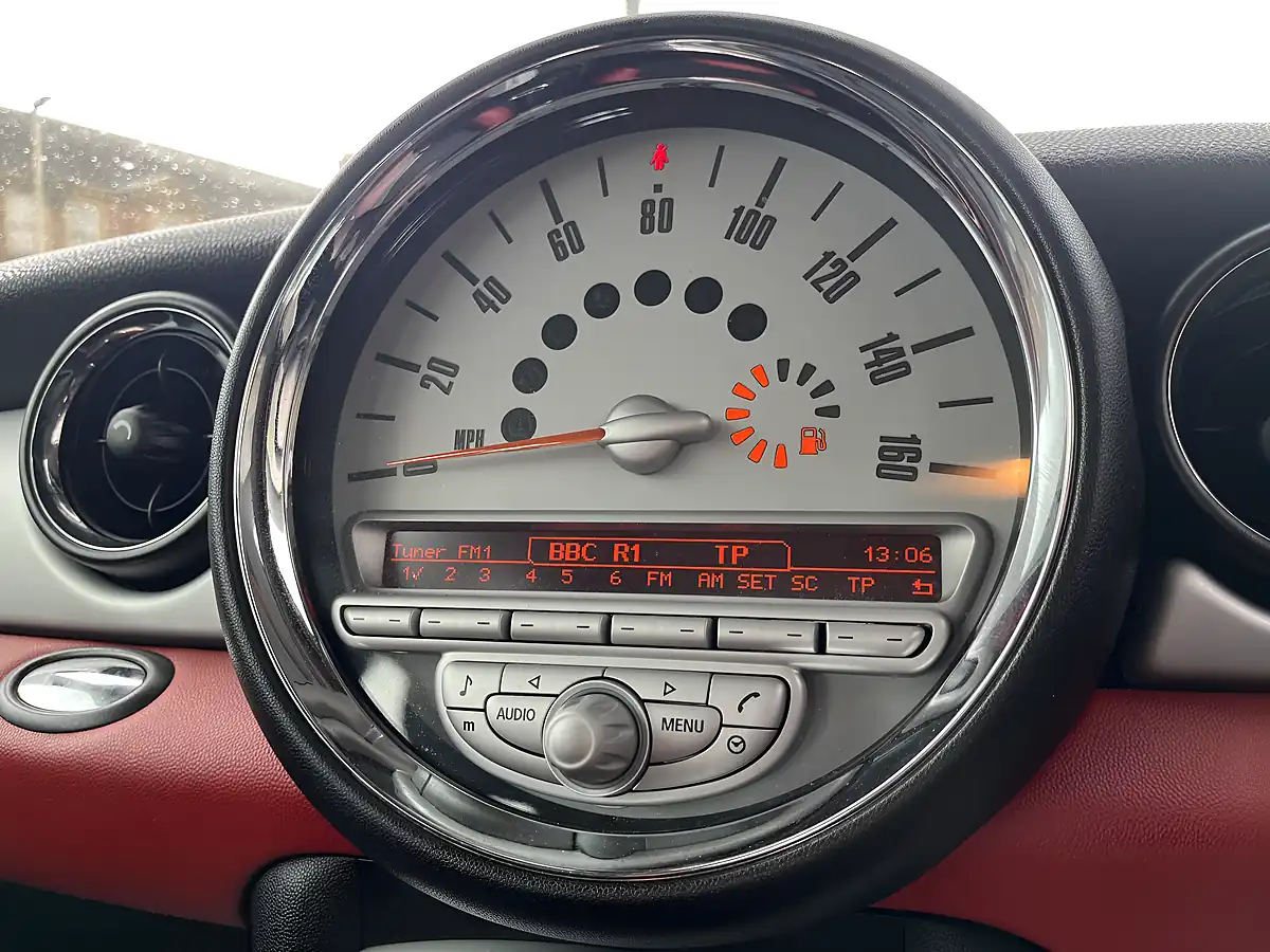 Used 2009 MINI Hatch Cooper Black - Interior and Exterior details 11