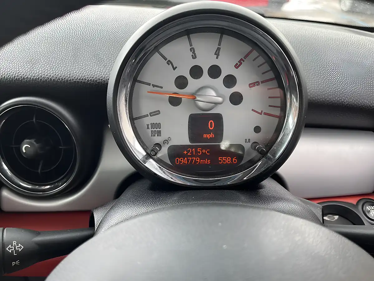 Used 2009 MINI Hatch Cooper Black - Interior and Exterior details 12
