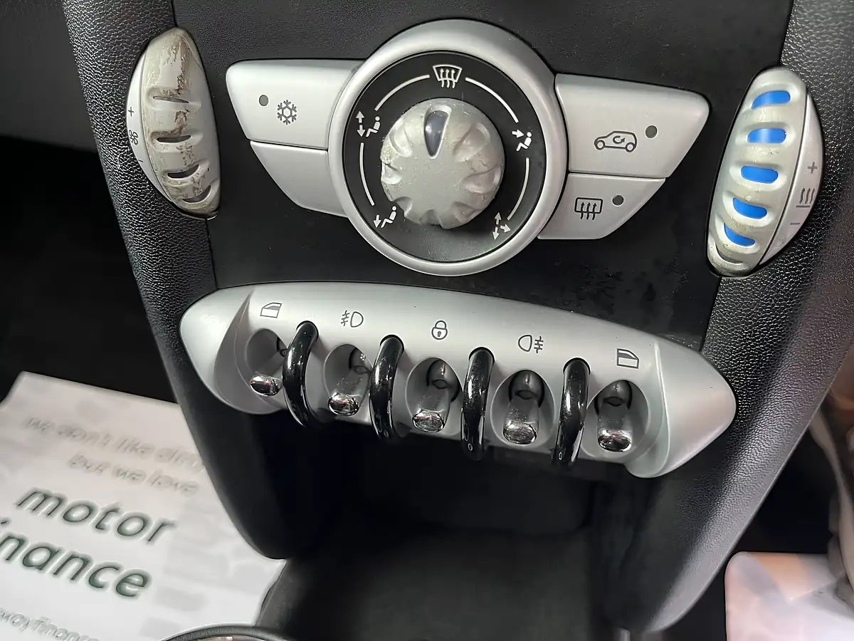 Used 2009 MINI Hatch Cooper Black - Interior and Exterior details 14