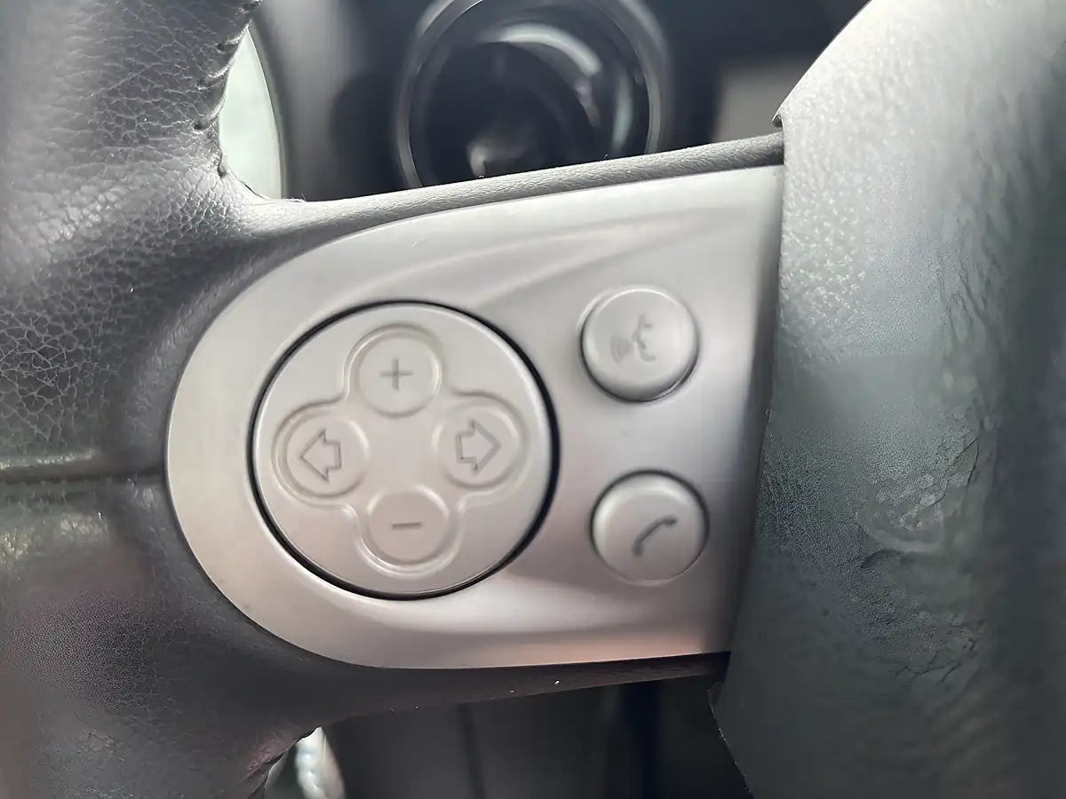 Used 2009 MINI Hatch Cooper Black - Interior and Exterior details 15