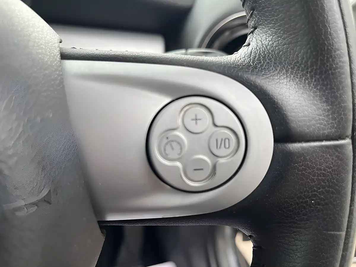 Used 2009 MINI Hatch Cooper Black - Interior and Exterior details 16