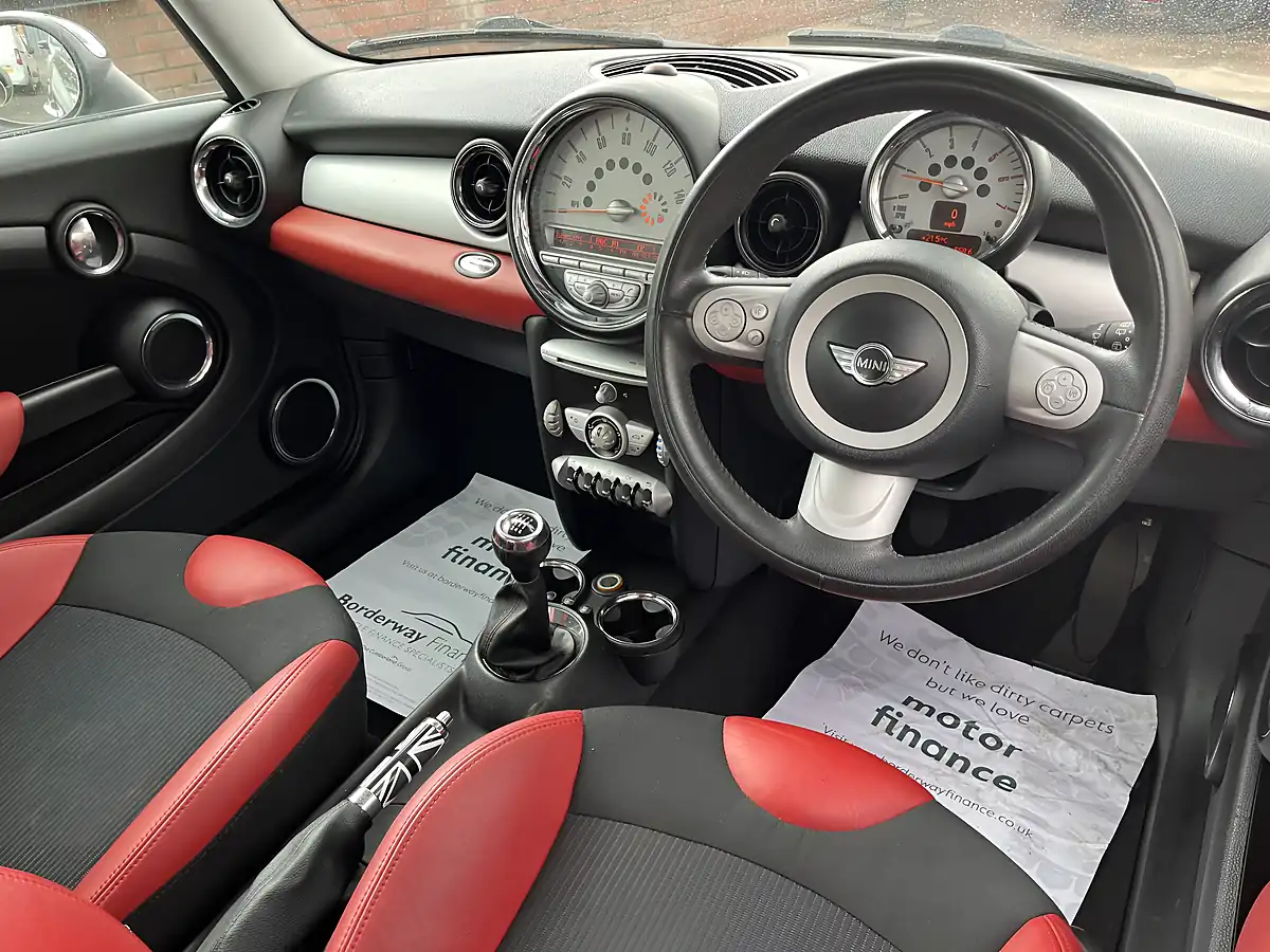 Used 2009 MINI Hatch Cooper Black - Interior and Exterior details 9