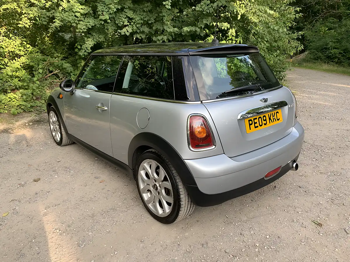 Used 2009 MINI Hatch Cooper Silver - Interior and Exterior details 15