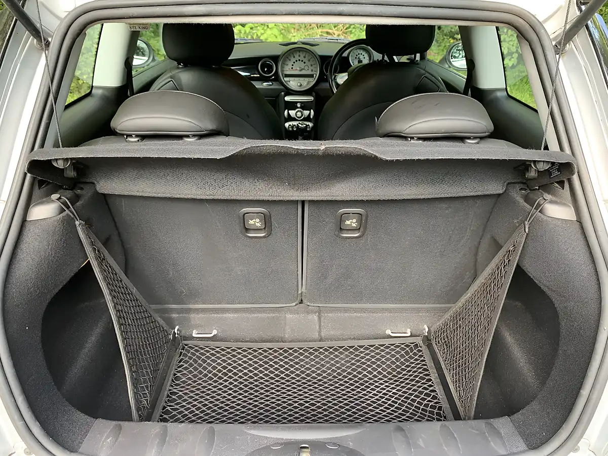 Used 2009 MINI Hatch Cooper Silver - Interior and Exterior details 20