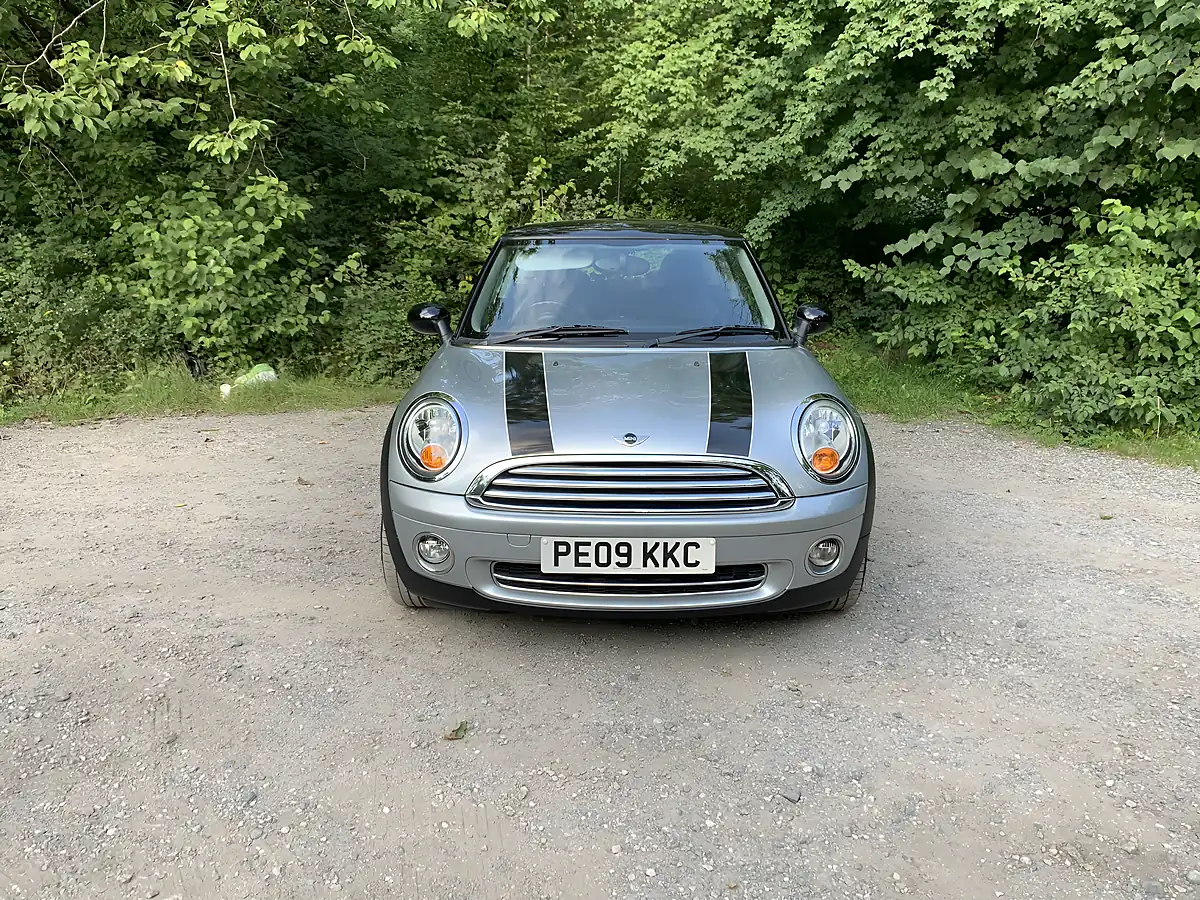 Used 2009 MINI Hatch Cooper Silver - Interior and Exterior details 3