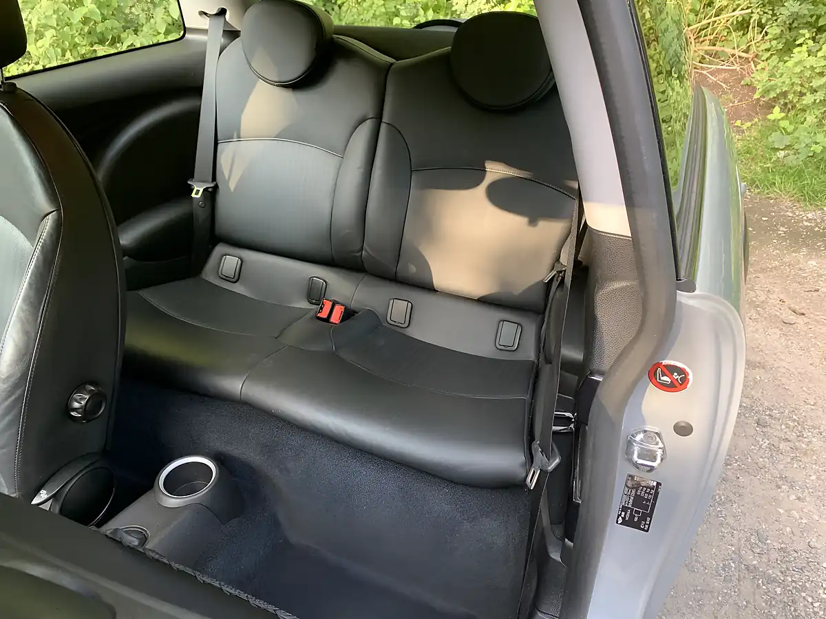 Used 2009 MINI Hatch Cooper Silver - Interior and Exterior details 8