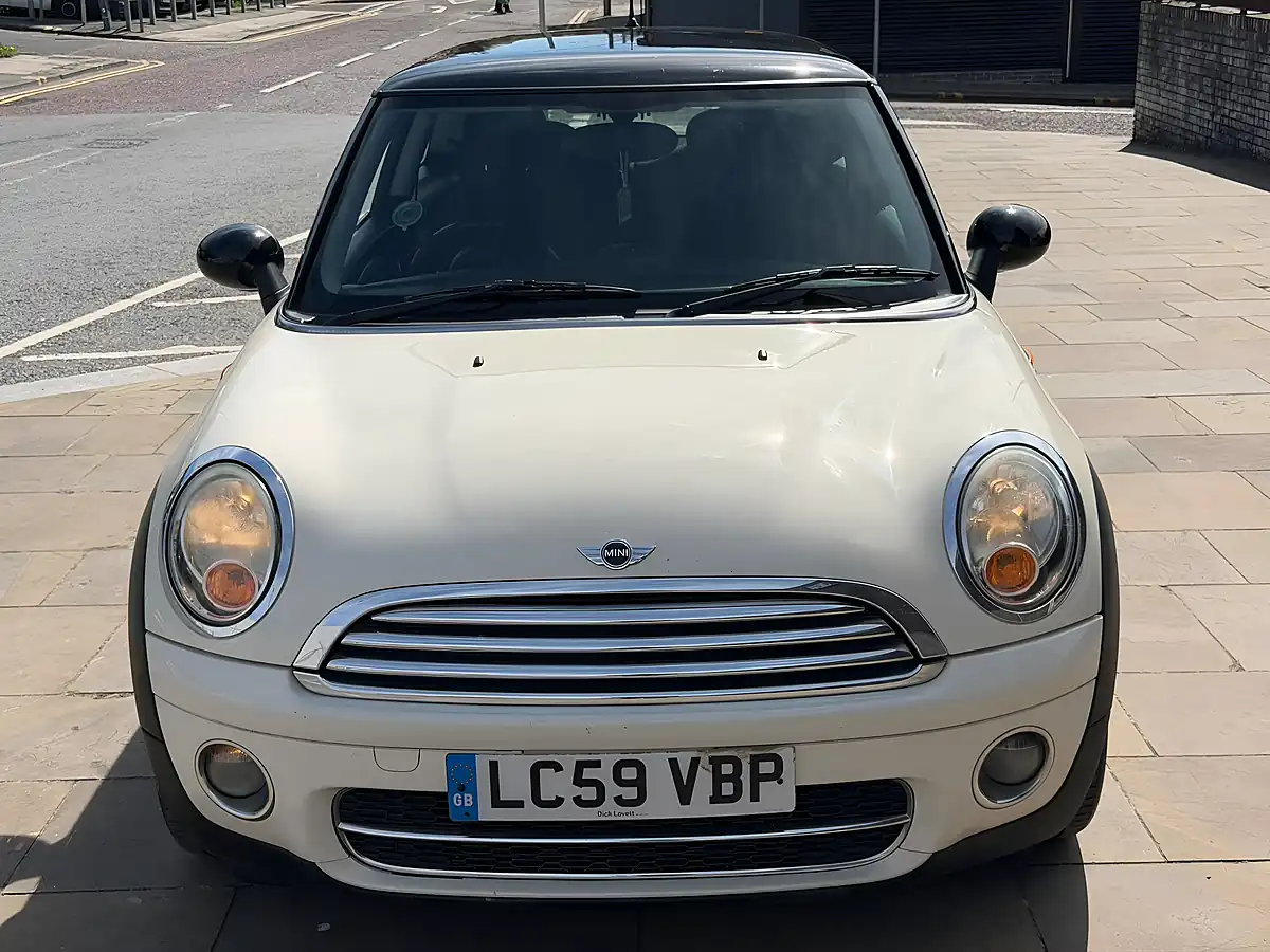 Used 2009 MINI Hatch Cooper White - Interior and Exterior details 2
