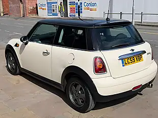 Used 2009 MINI Hatch Cooper White - Interior and Exterior details 3