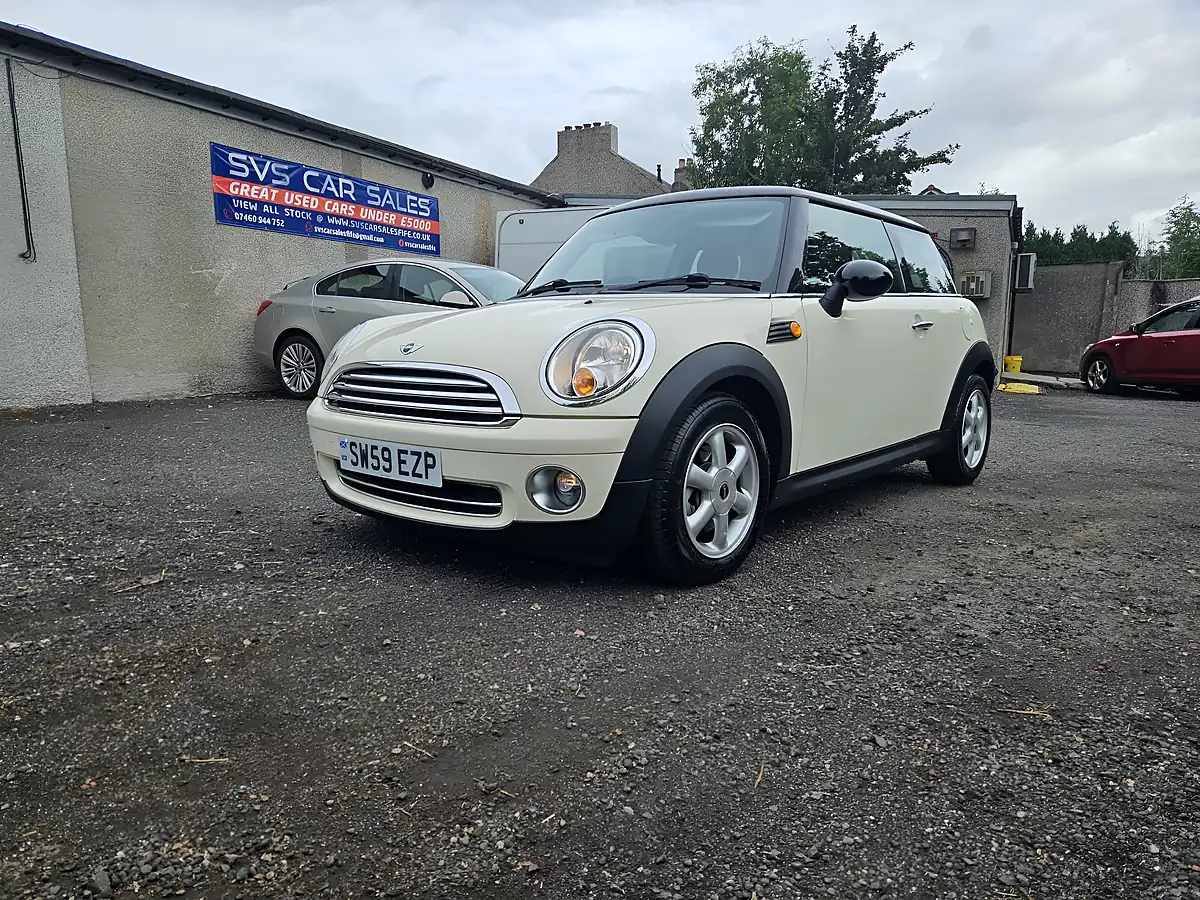 Used 2009 MINI Hatch Cooper White - Interior and Exterior details 12