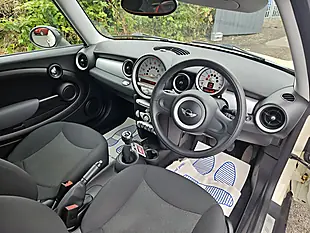 Used 2009 MINI Hatch Cooper White - Interior and Exterior details 19